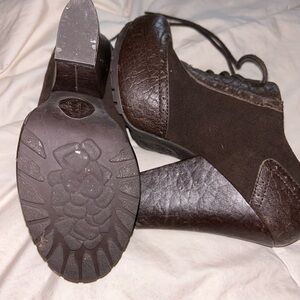 kork east heeling closed toe laced shoe euc booties